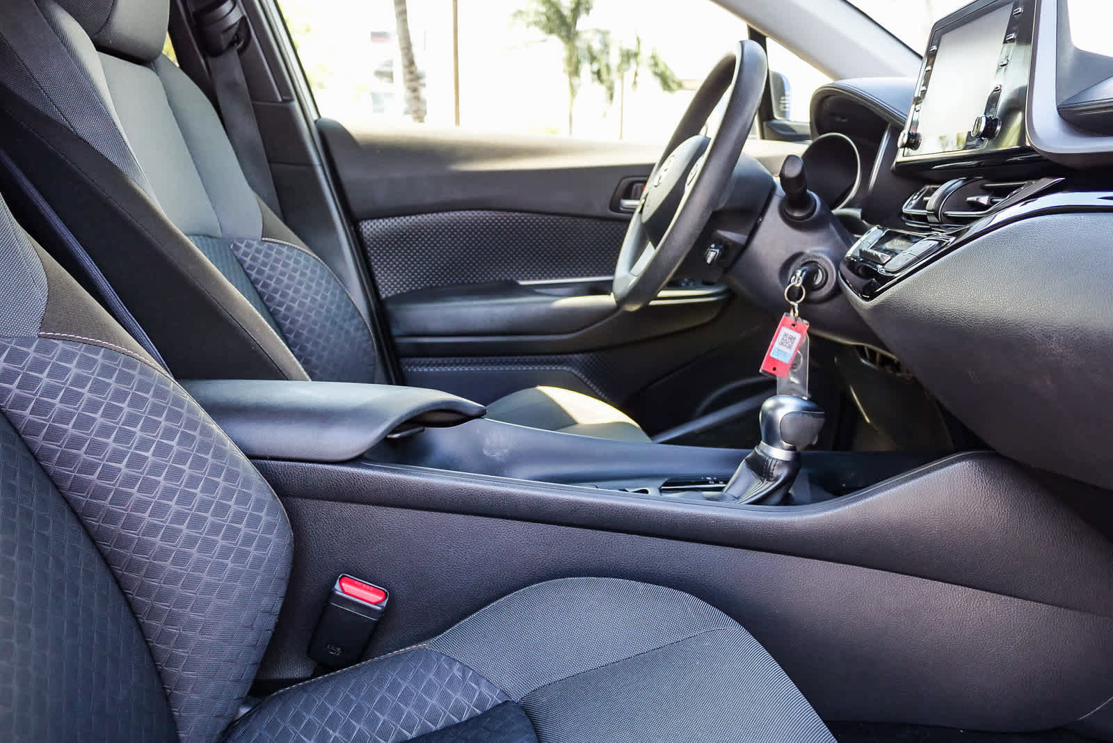 Used 2020 Toyota C-HR LE image 15