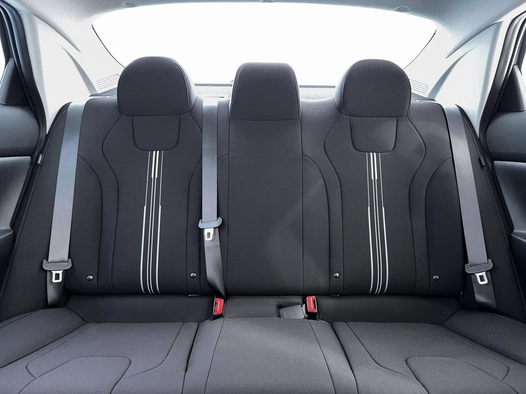 New 2026 Hyundai Elantra Hybrid FWD image 16