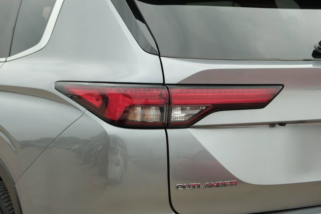 Used 2024 Mitsubishi Outlander SE AWD/4WD image 39