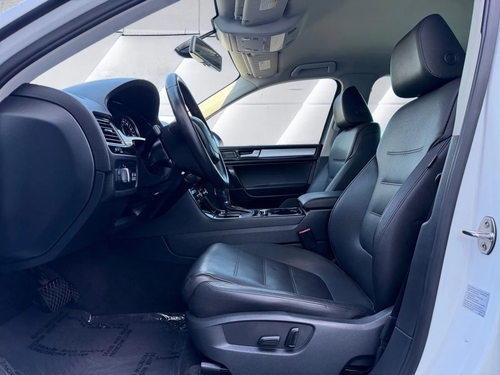Used 2012 Volkswagen Touareg TDI AWD/4WD image 9
