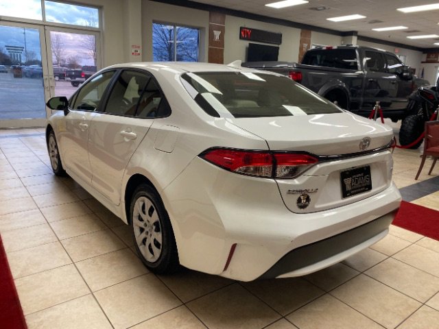 Used 2021 Toyota Corolla LE FWD image 3