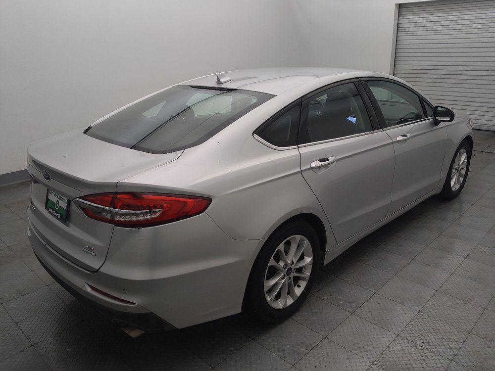 Used 2019 Ford Fusion SE FWD image 9