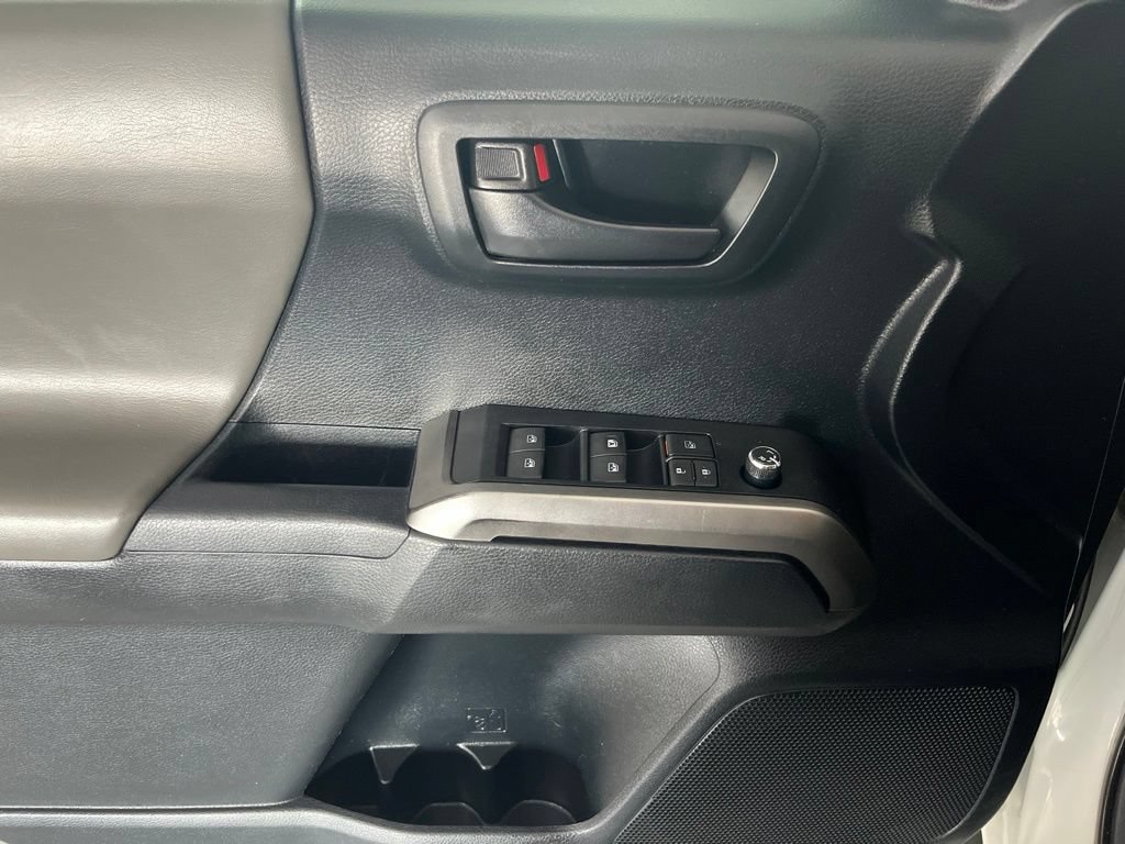 Used 2016 Toyota Tacoma SR5 AWD/4WD image 55