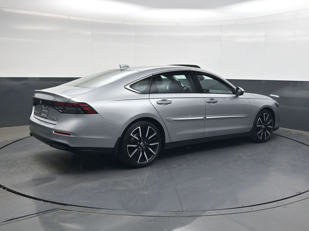 Used 2024 Honda Accord Touring image 4