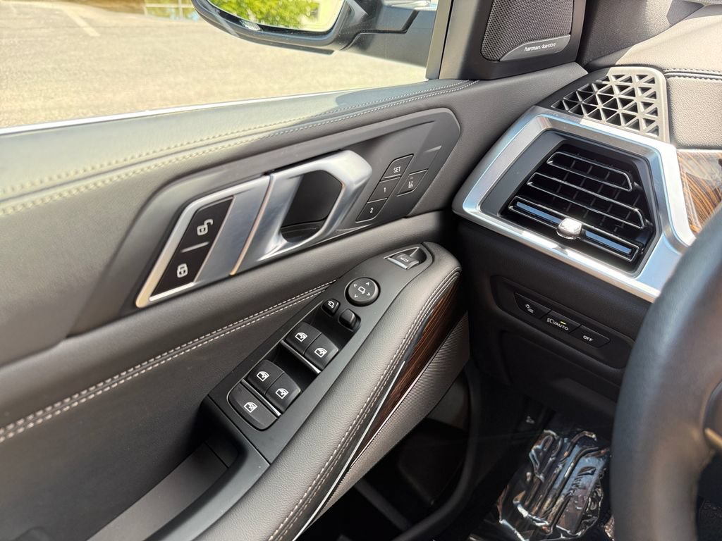 Used 2026 BMW X5 xDrive40i AWD/4WD image 30