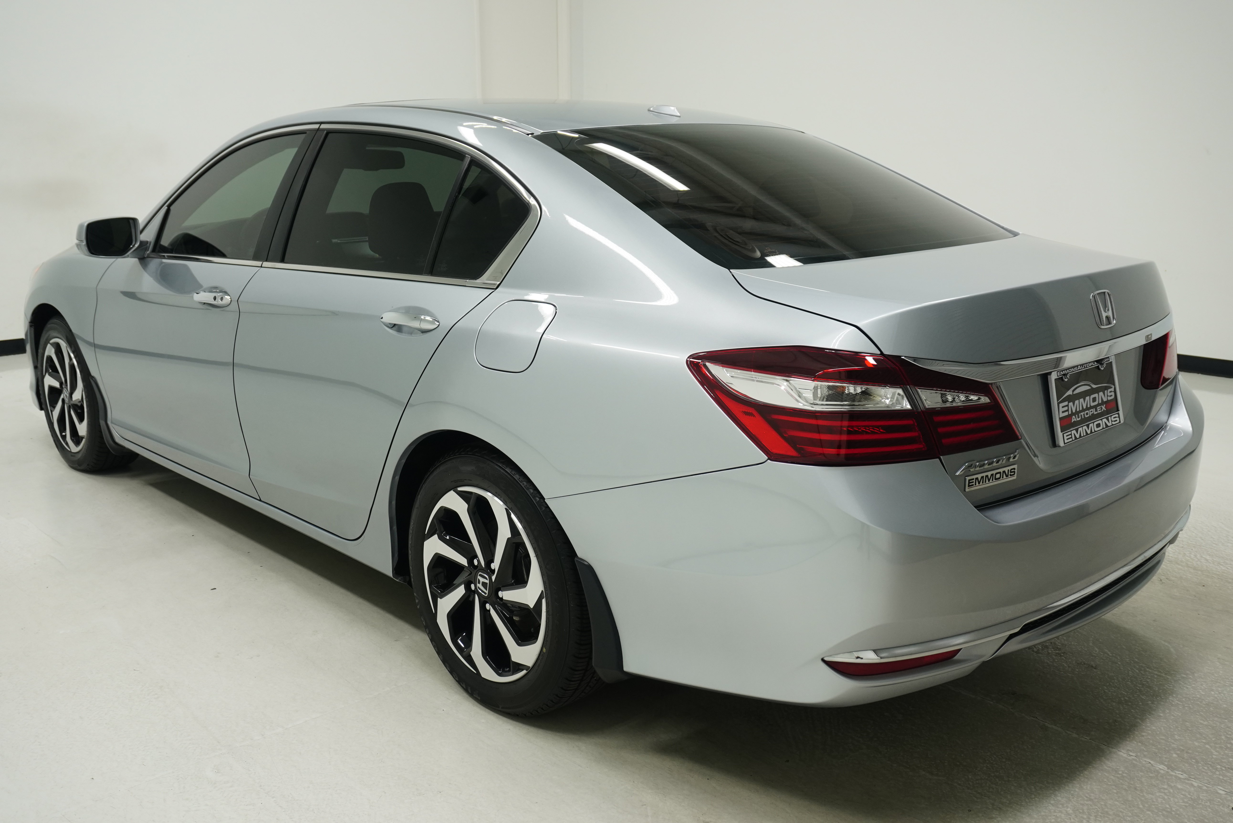 Used 2017 Honda Accord EX-L image 6