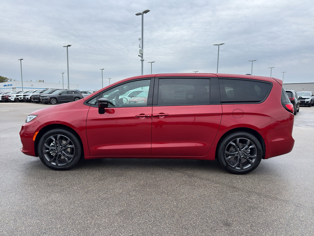 New 2026 Chrysler Pacifica Select FWD image 6