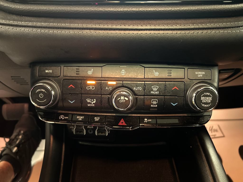 Used 2024 Dodge Durango SXT w/ SXT Blacktop Group AWD/4WD image 19