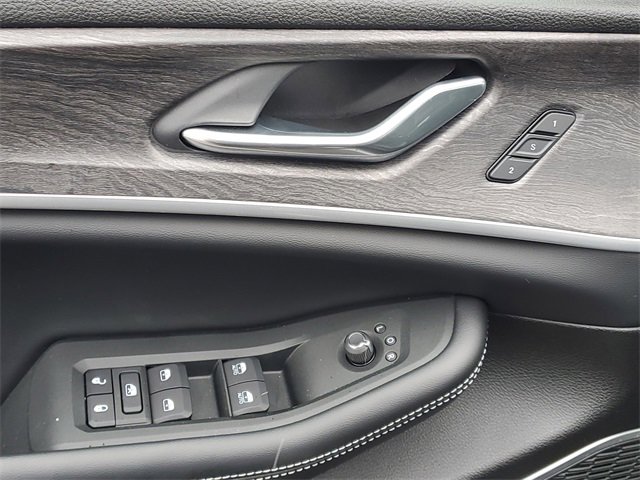 New 2025 Jeep Grand Cherokee L Limited w/ Trailer Tow Package image 18