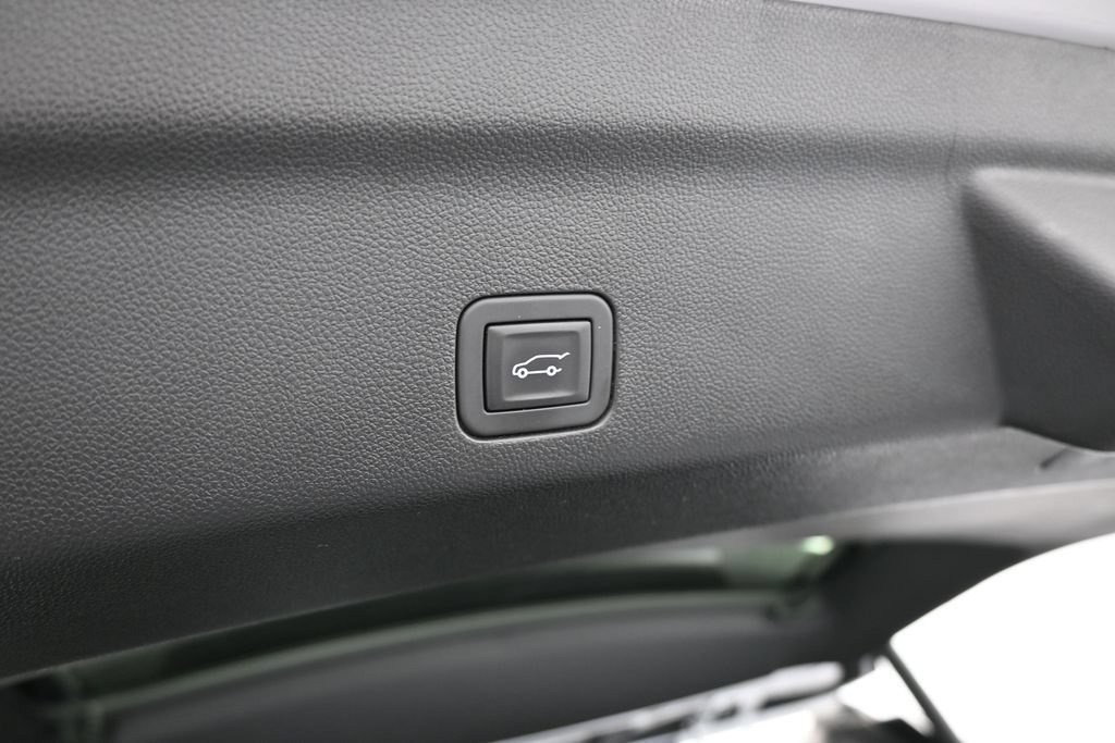 Used 2025 Chevrolet Suburban LT RWD image 50
