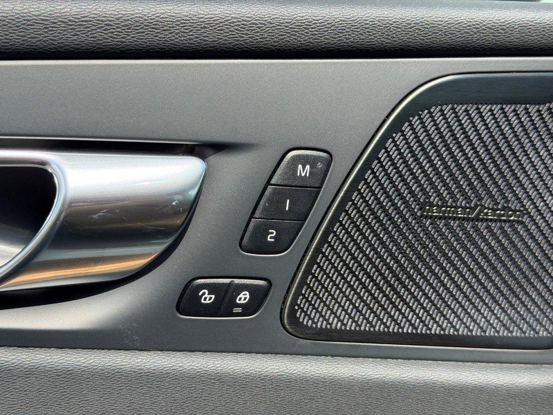 Used 2023 Volvo XC60 B5 Ultimate w/ Climate Package AWD/4WD image 18