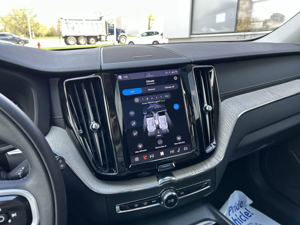 Certified 2022 Volvo XC60 B5 Inscription w/ Advanced Package AWD/4WD image 21