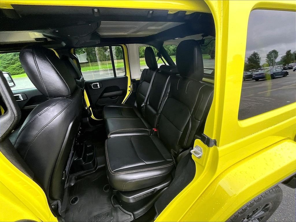 Used 2024 Jeep Wrangler Unlimited Sahara w/ Technology Group AWD/4WD image 15