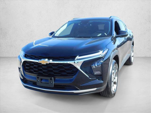 Used 2025 Chevrolet Trax LT FWD image 2