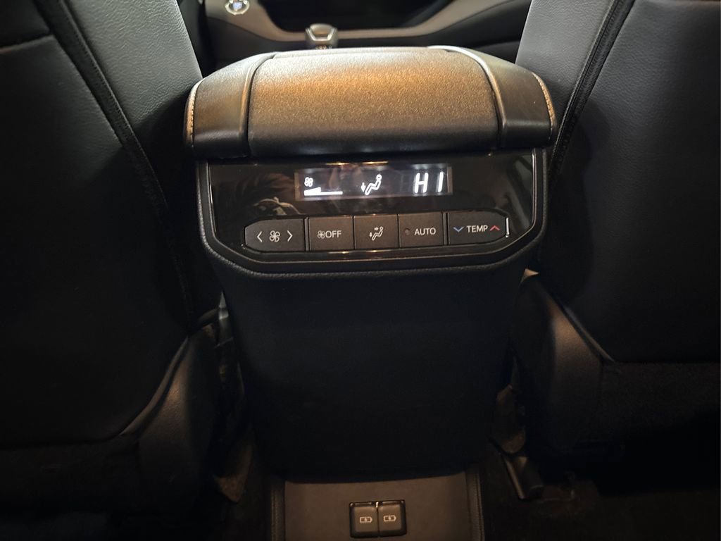 Used 2023 Toyota Highlander XLE image 35