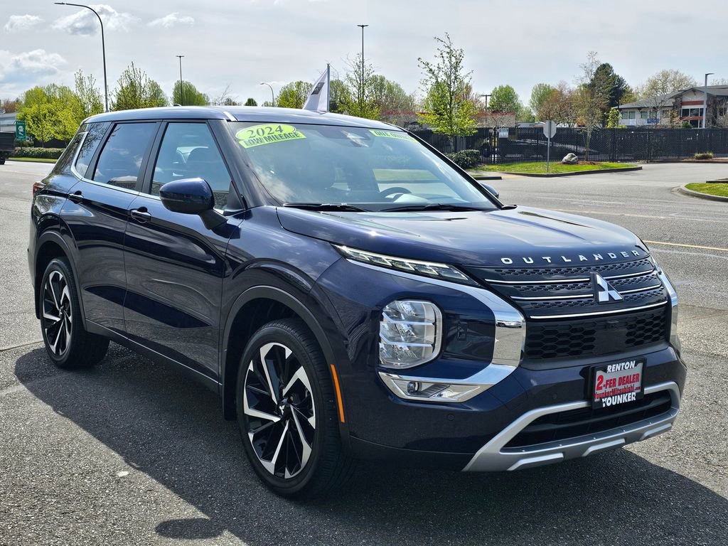 Used 2024 Mitsubishi Outlander SE AWD/4WD image 3