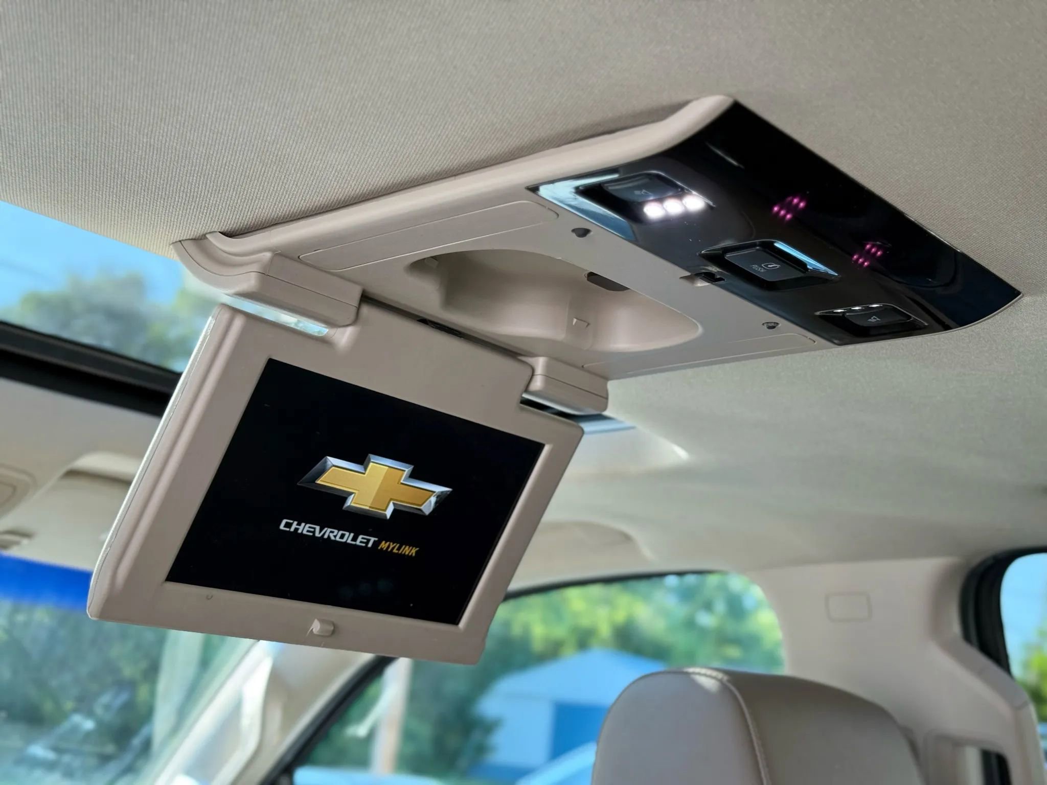 Used 2017 Chevrolet Suburban Premier image 27