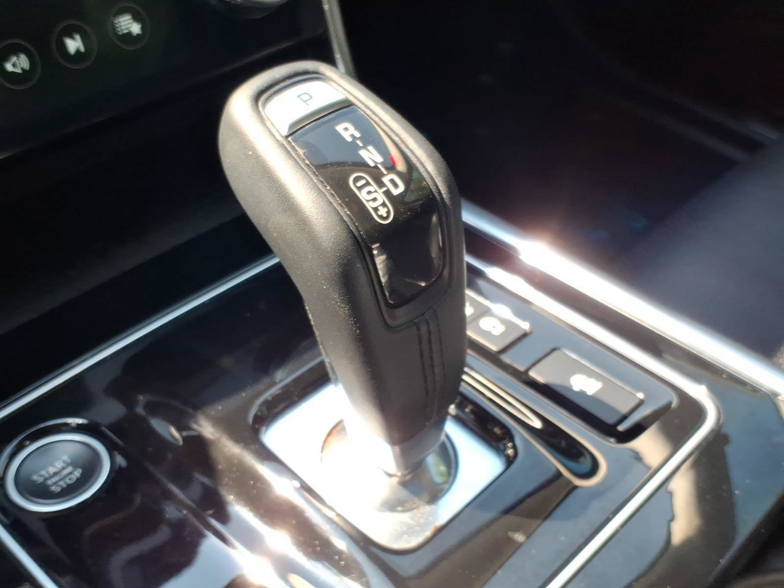 Used 2020 Jaguar XE S RWD image 7