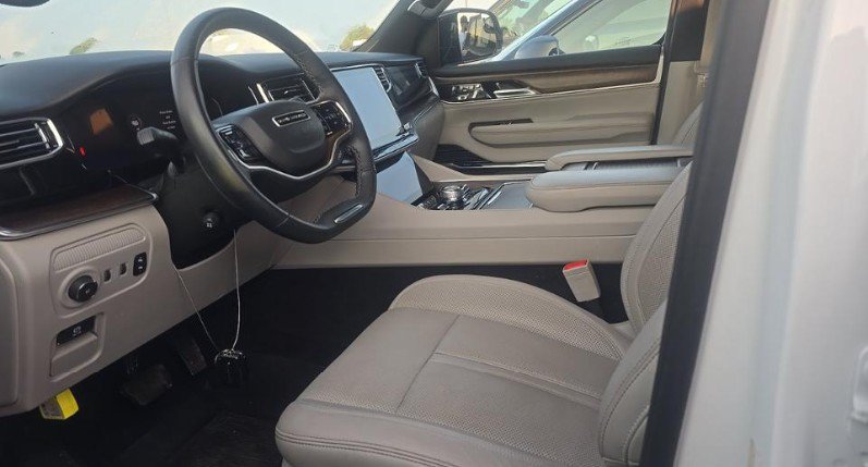 Used 2025 Jeep Grand Wagoneer 4WD image 7