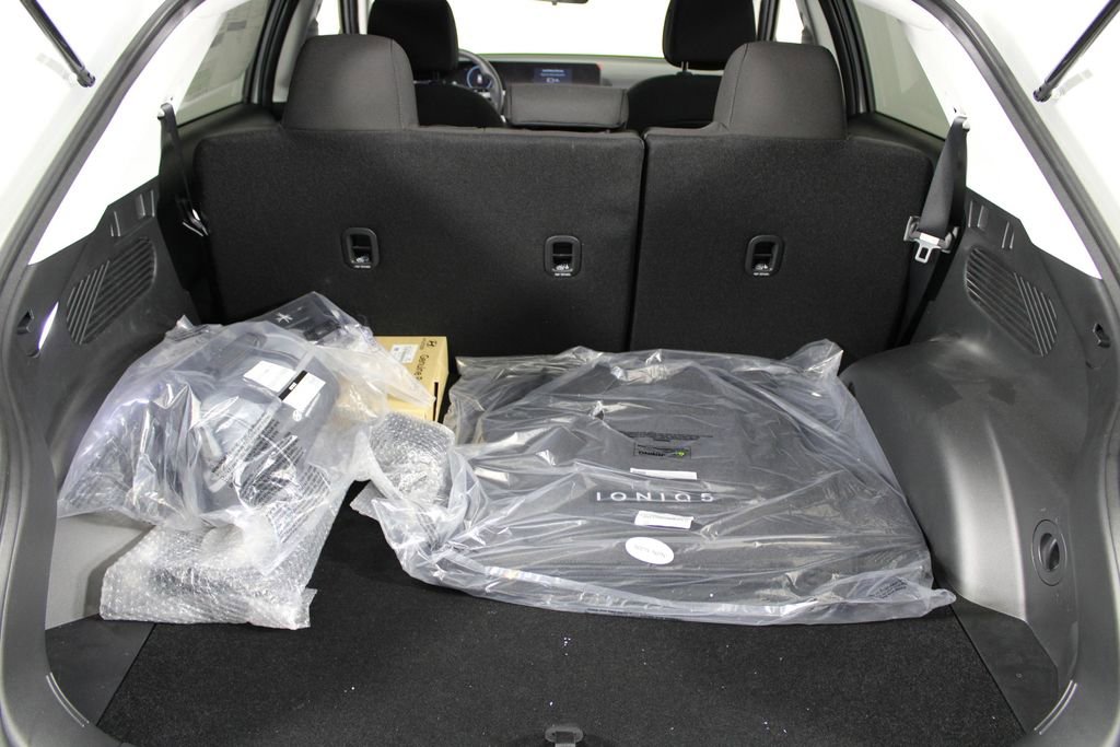 New 2025 Hyundai Ioniq 5 SE image 13