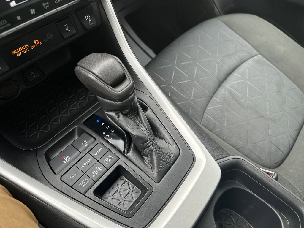 Used 2021 Toyota RAV4 XLE w/ Convenience Package image 20