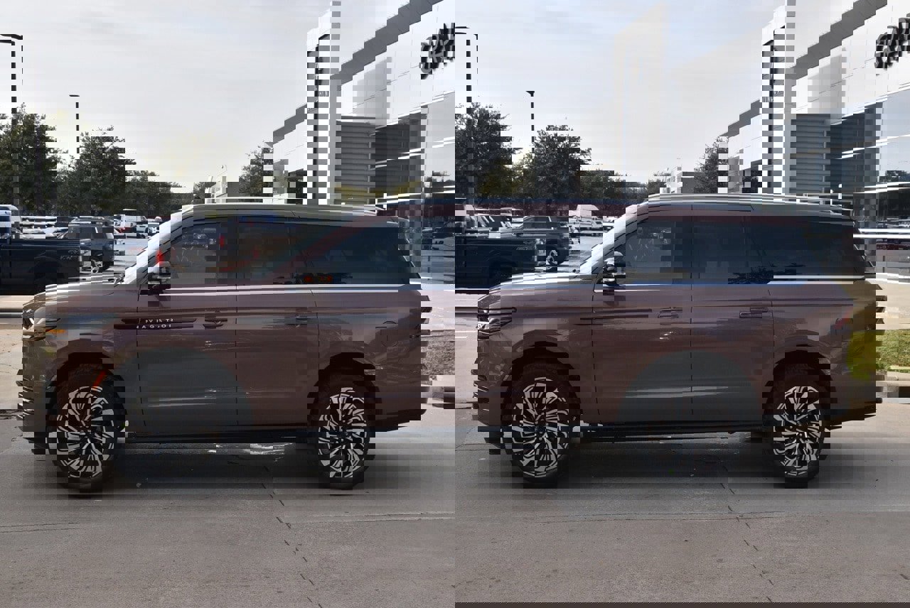 New 2025 Lincoln Navigator L Black Label image 11