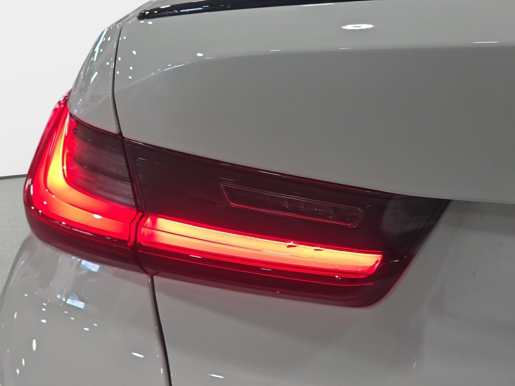 Certified 2025 BMW 330i Sedan w/ M Sport Package RWD image 23