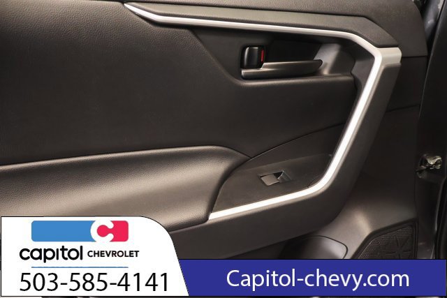 Used 2022 Toyota RAV4 LE AWD/4WD image 27