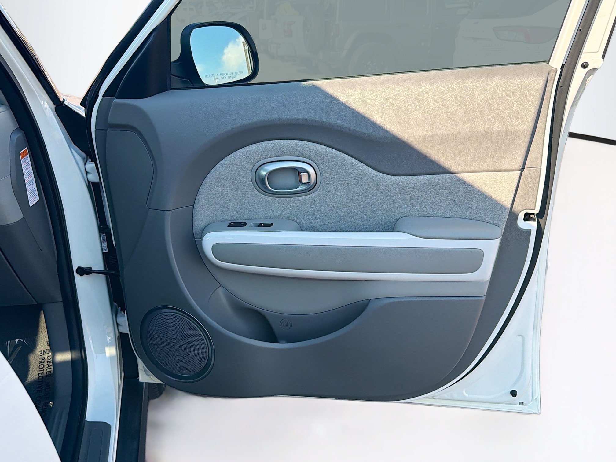 Used 2016 Kia Soul EV FWD image 30