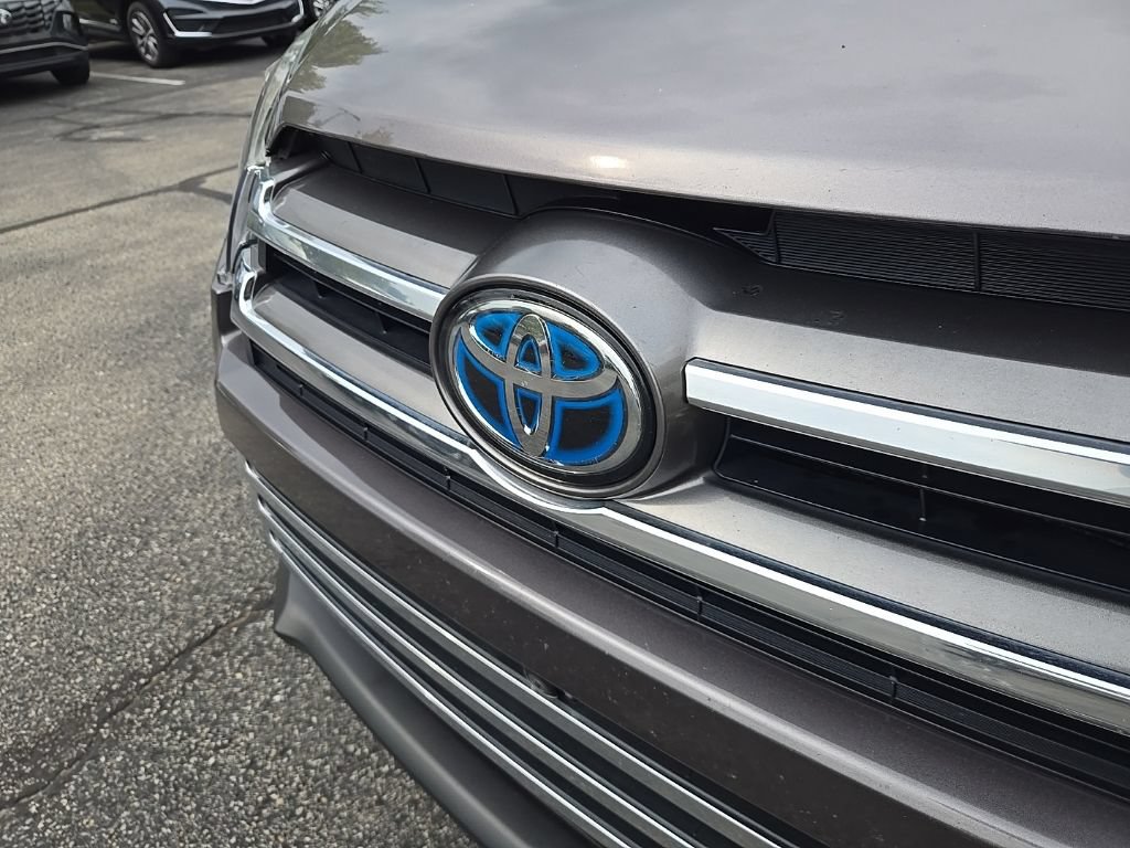 Used 2017 Toyota Highlander Limited Platinum AWD/4WD image 25