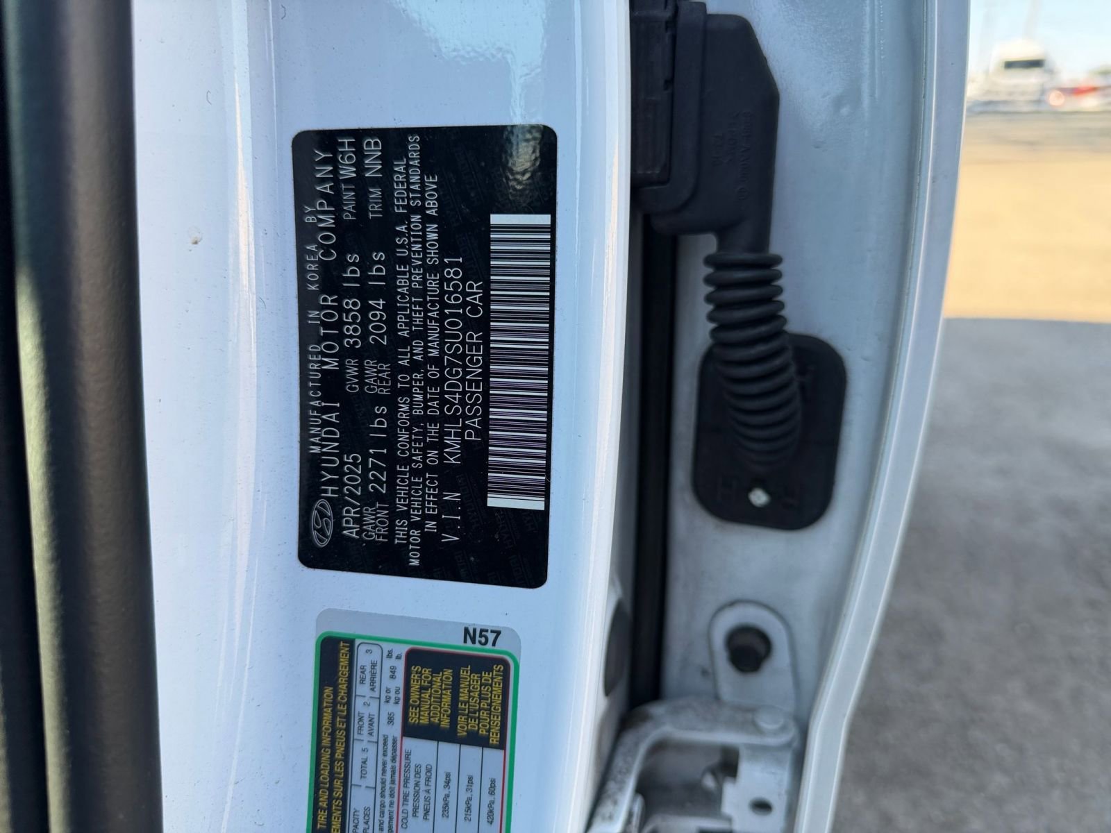 Used 2025 Hyundai Elantra SEL FWD image 32
