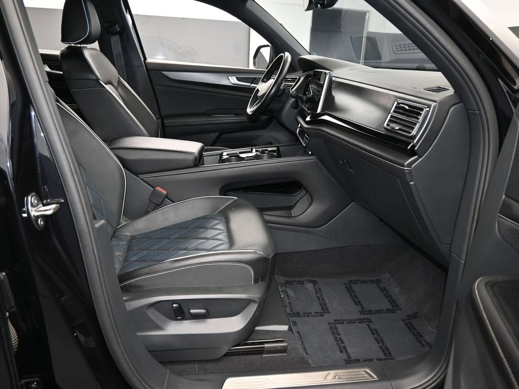 Used 2024 Volkswagen Atlas Cross Sport SEL Premium R-Line image 49