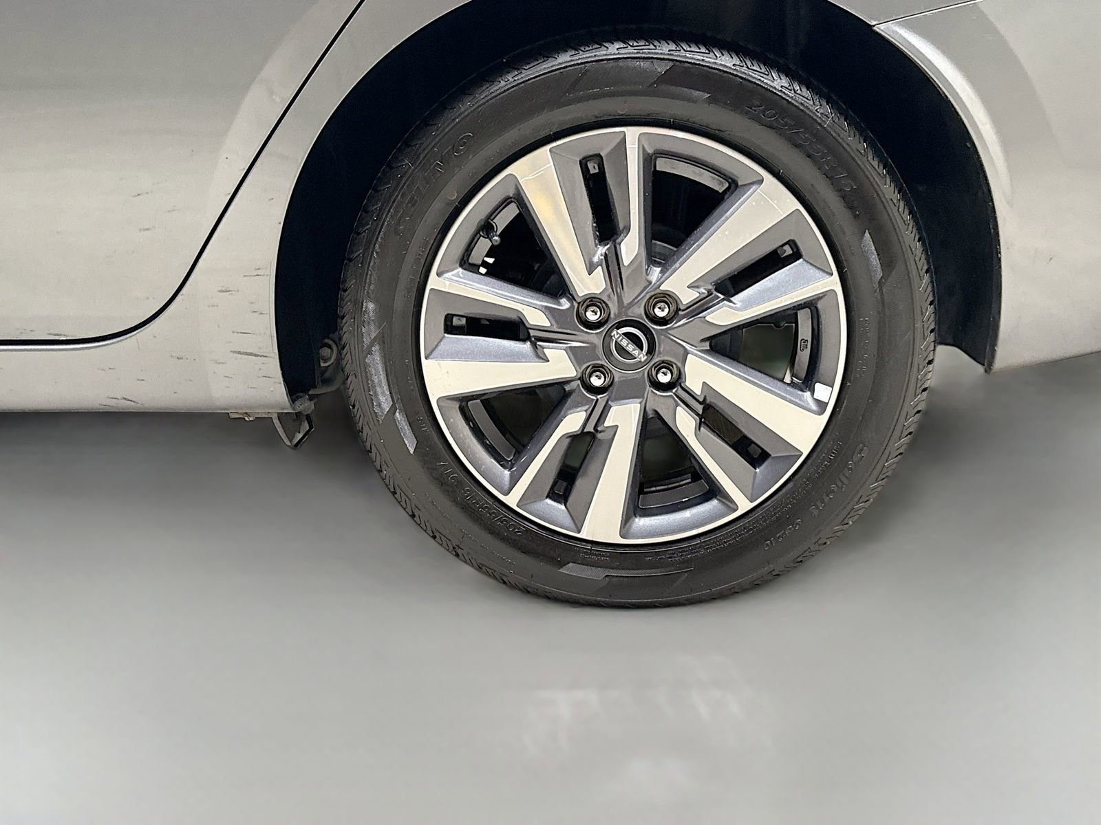 Used 2024 Nissan Versa SV image 30