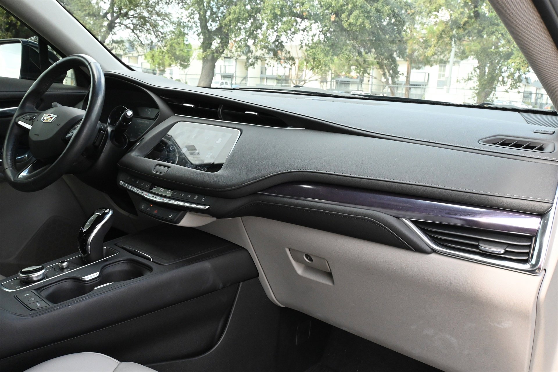 Certified 2023 Cadillac XT4 Luxury w/ Cold Weather Package image 24