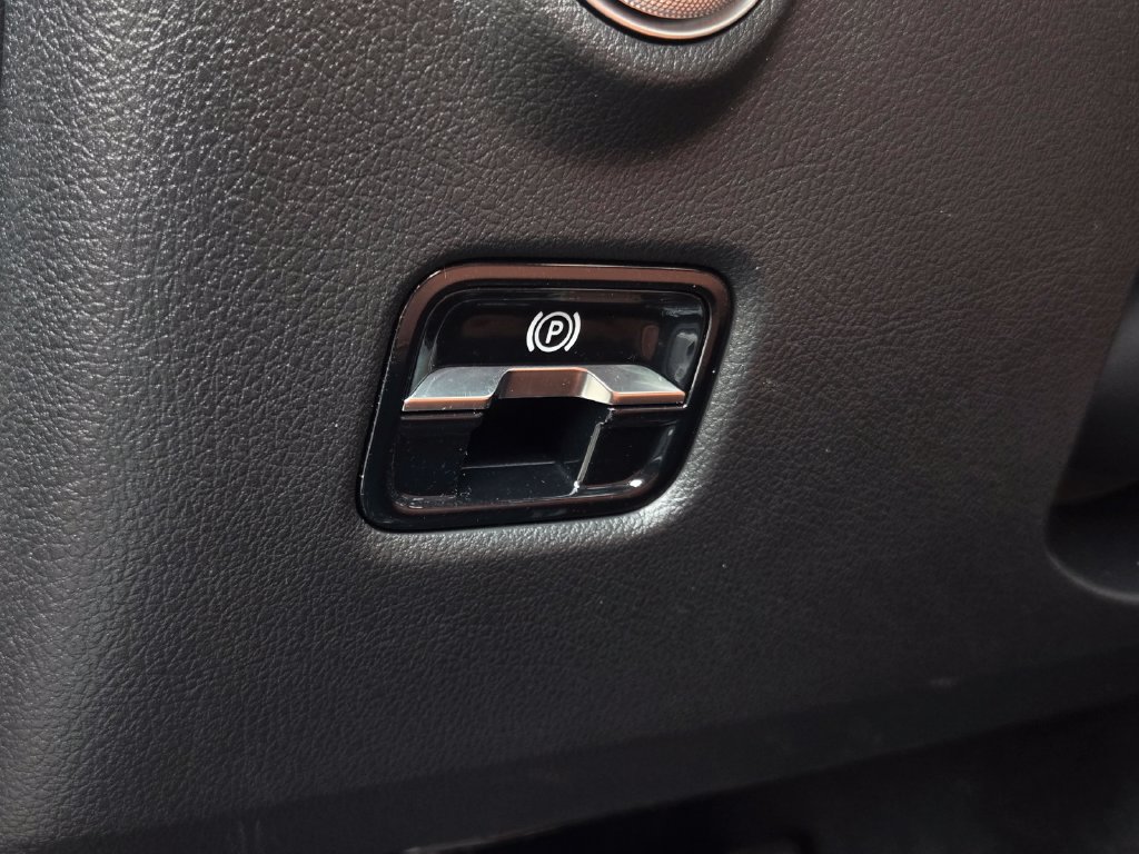 Used 2025 Mercedes-Benz C 300 Sedan image 20
