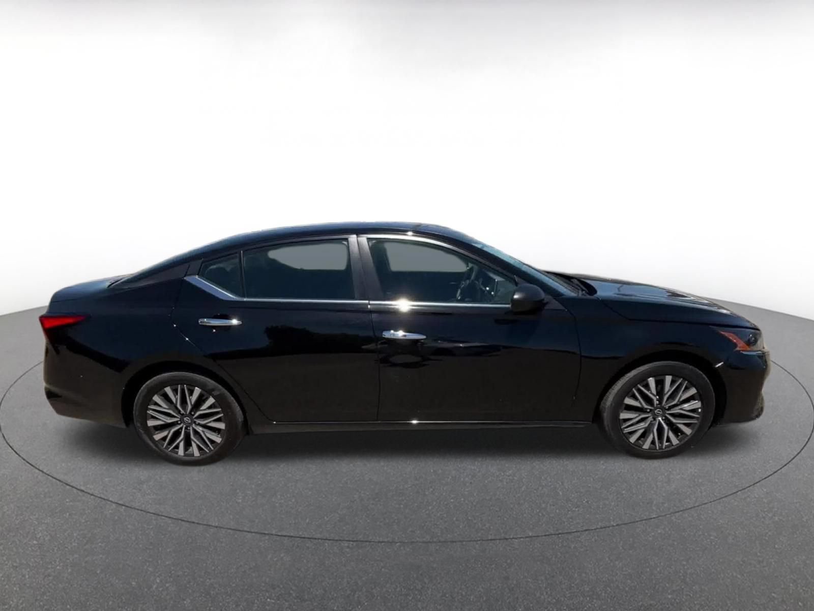 Used 2025 Nissan Altima 2.5 SV FWD image 16