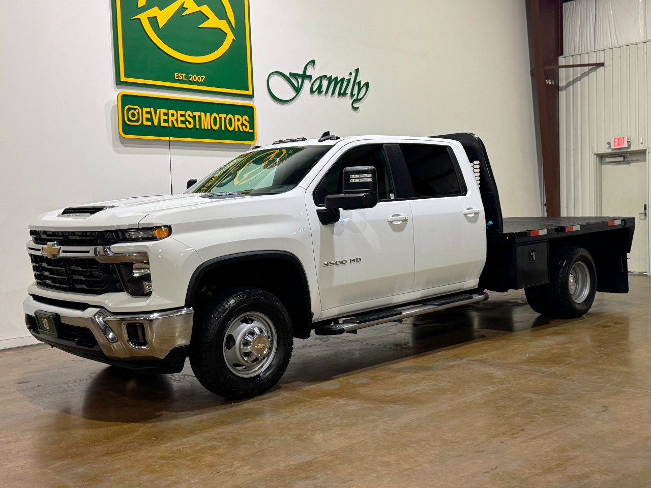Used 2024 Chevrolet Silverado 3500 LT w/ Convenience Package image 3