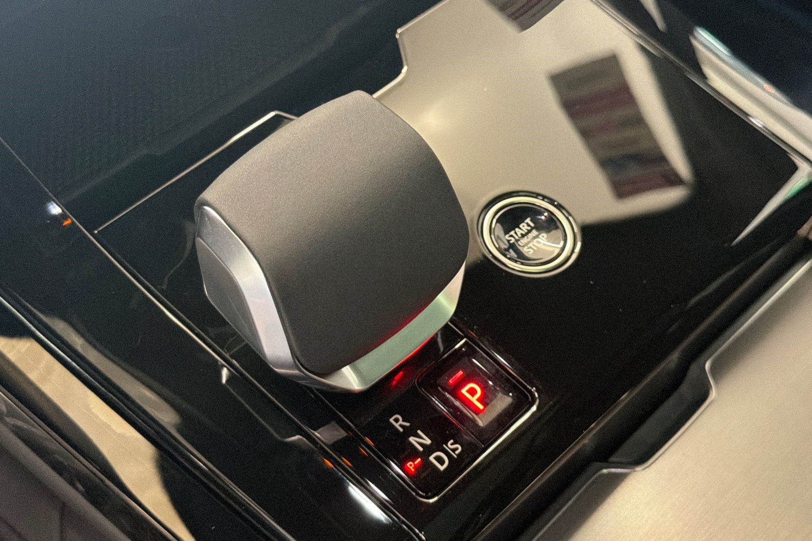 New 2027 Land Rover Range Rover Sport SE AWD/4WD image 16
