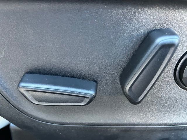 Used 2022 Ford Explorer XLT image 14