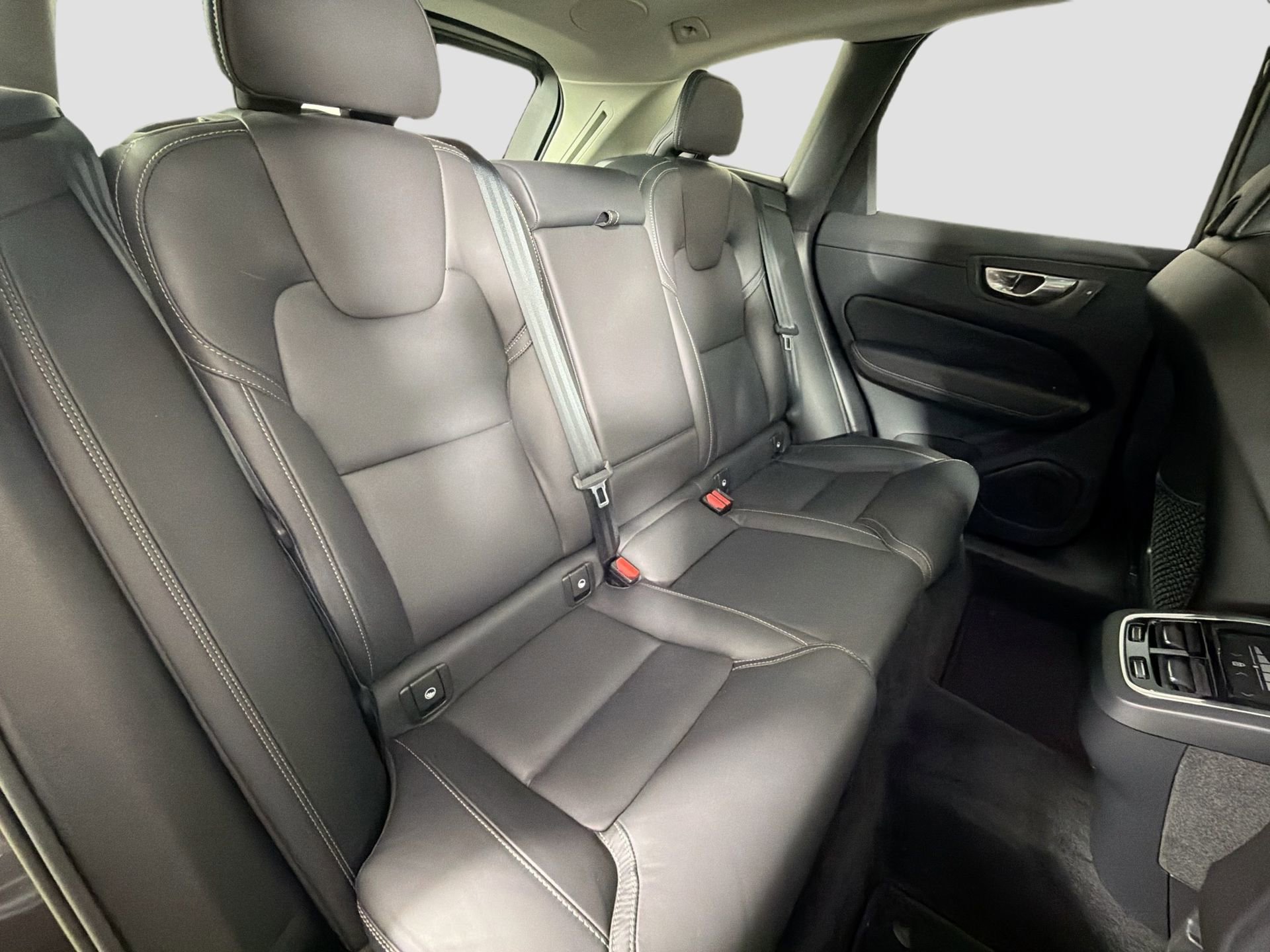 Certified 2023 Volvo XC60 B5 Ultimate w/ Protection Package FWD image 28