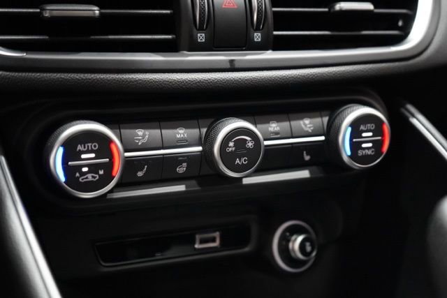 New 2025 Alfa Romeo Giulia w/ Driving Assist Package image 27