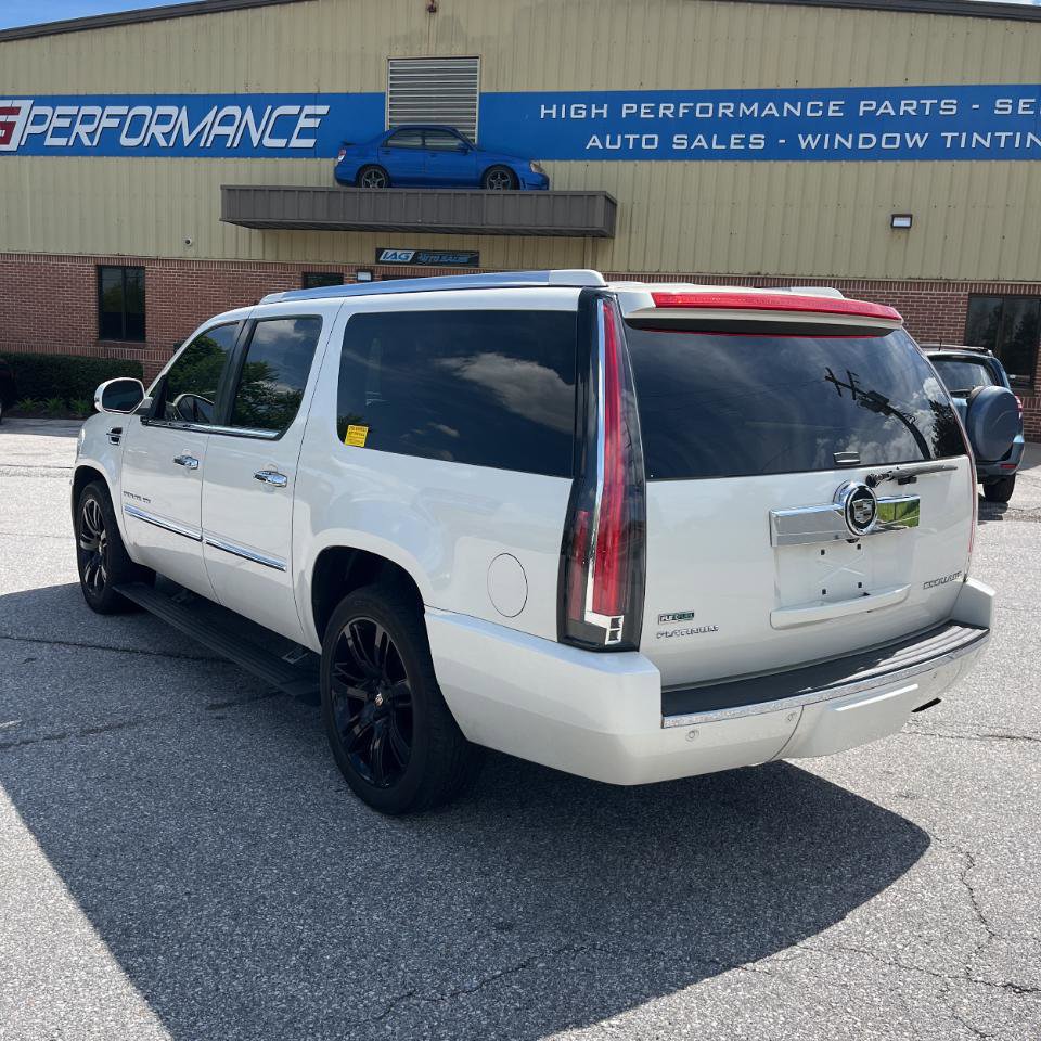 Used 2011 Cadillac Escalade ESV Platinum AWD/4WD image 3