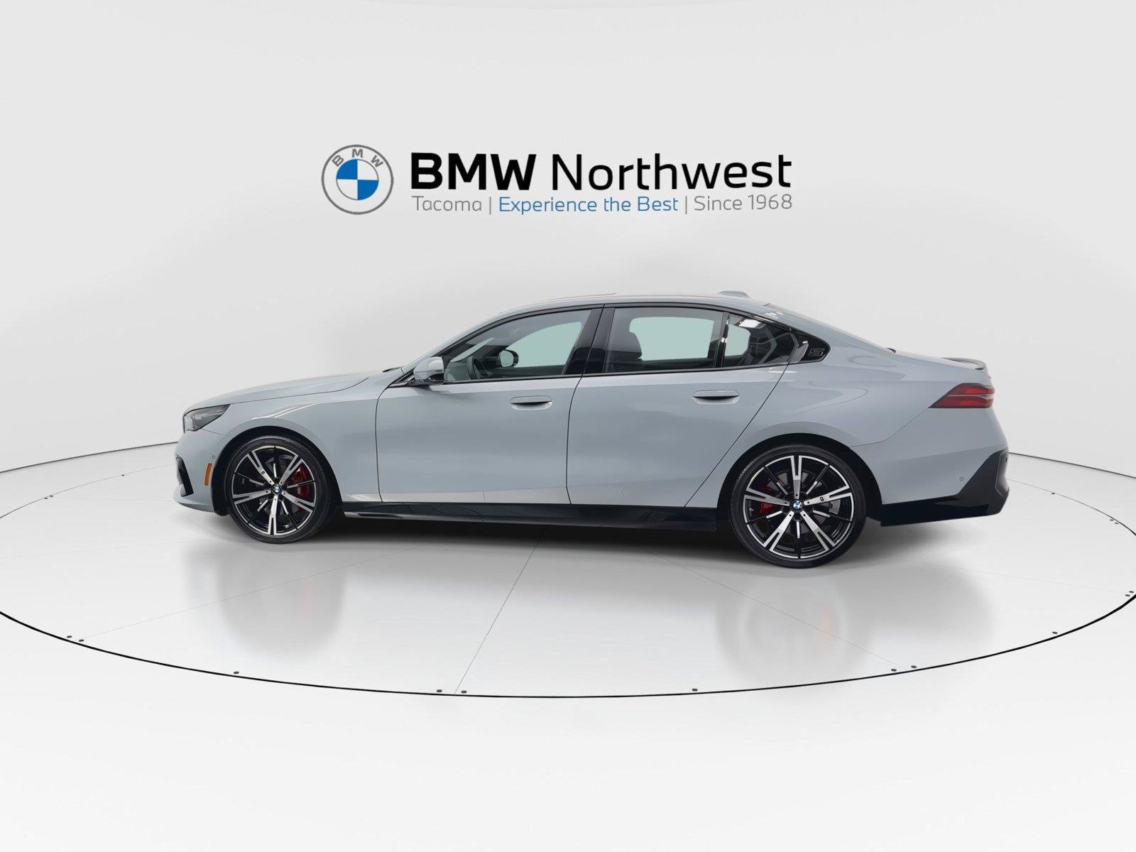 Used 2026 BMW 530i xDrive w/ M Sport Package AWD/4WD image 11