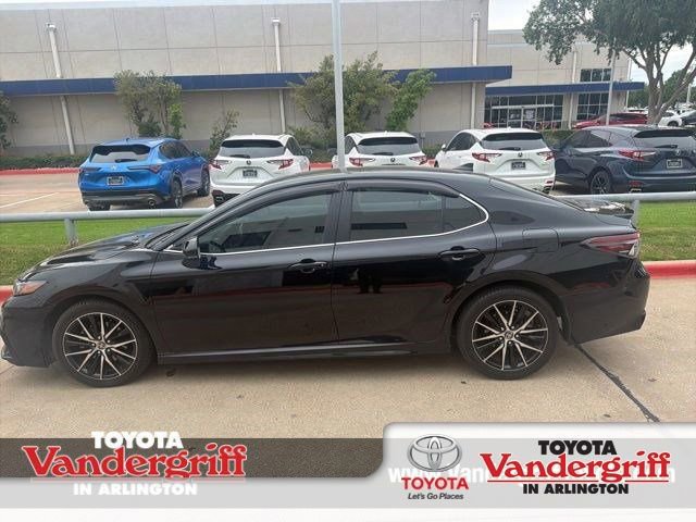 Used 2021 Toyota Camry SE FWD image 1