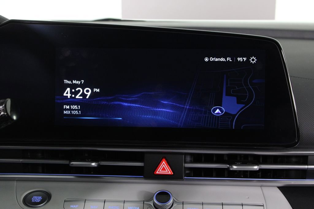 Certified 2024 Hyundai Elantra Limited FWD image 9
