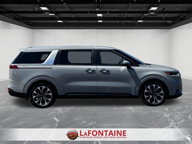 Used 2024 Kia Carnival EX image 6
