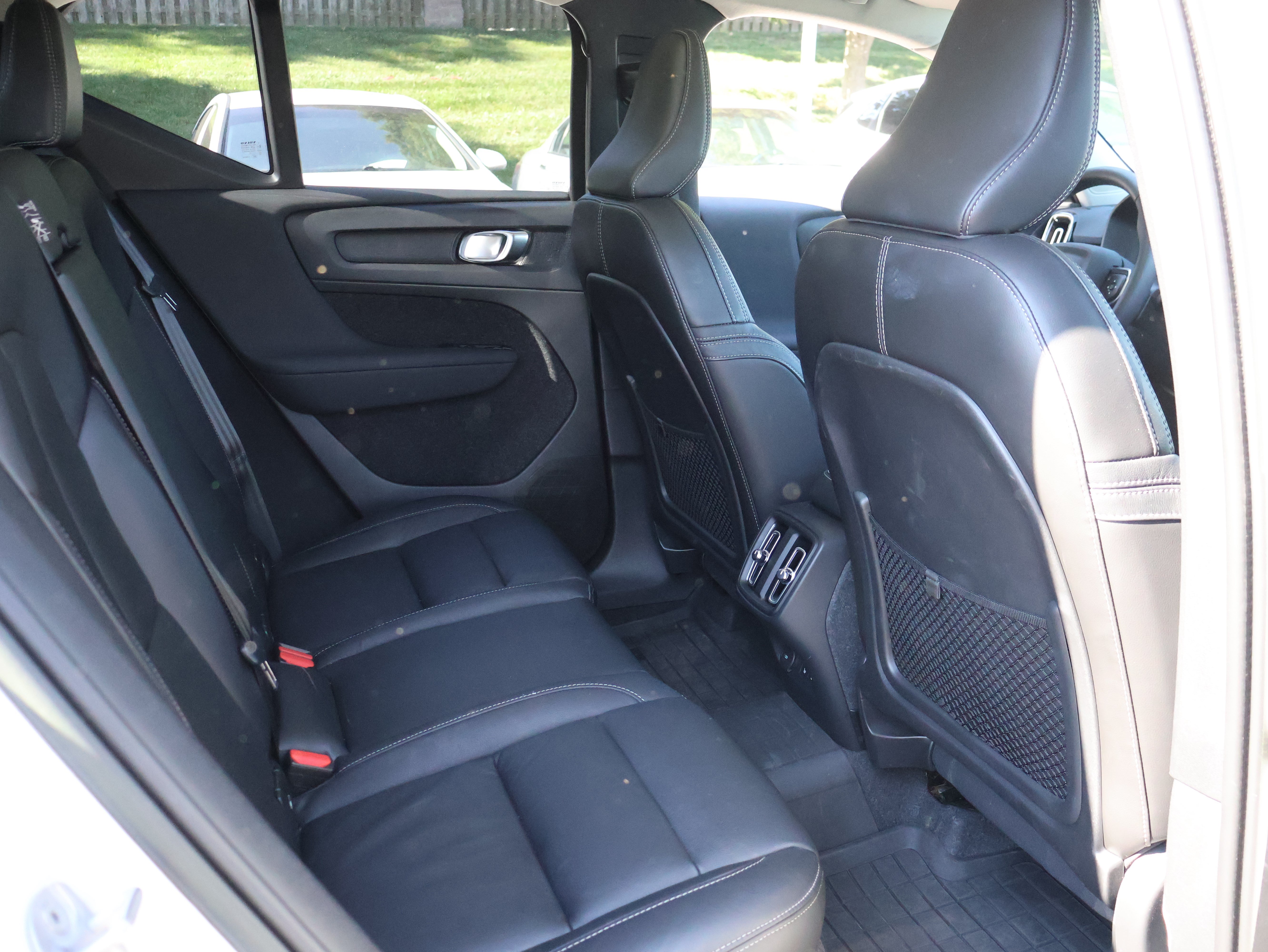 Used 2024 Volvo XC40 B5 Plus w/ Protection Package Premier AWD/4WD image 11
