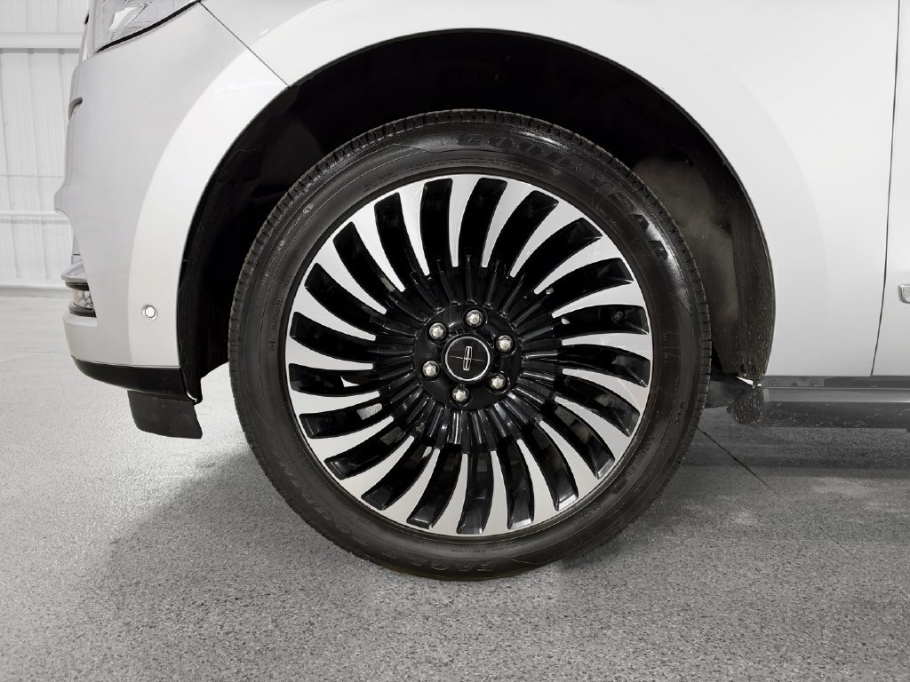 Used 2019 Lincoln Navigator Black Label w/ Cargo Package AWD/4WD image 16