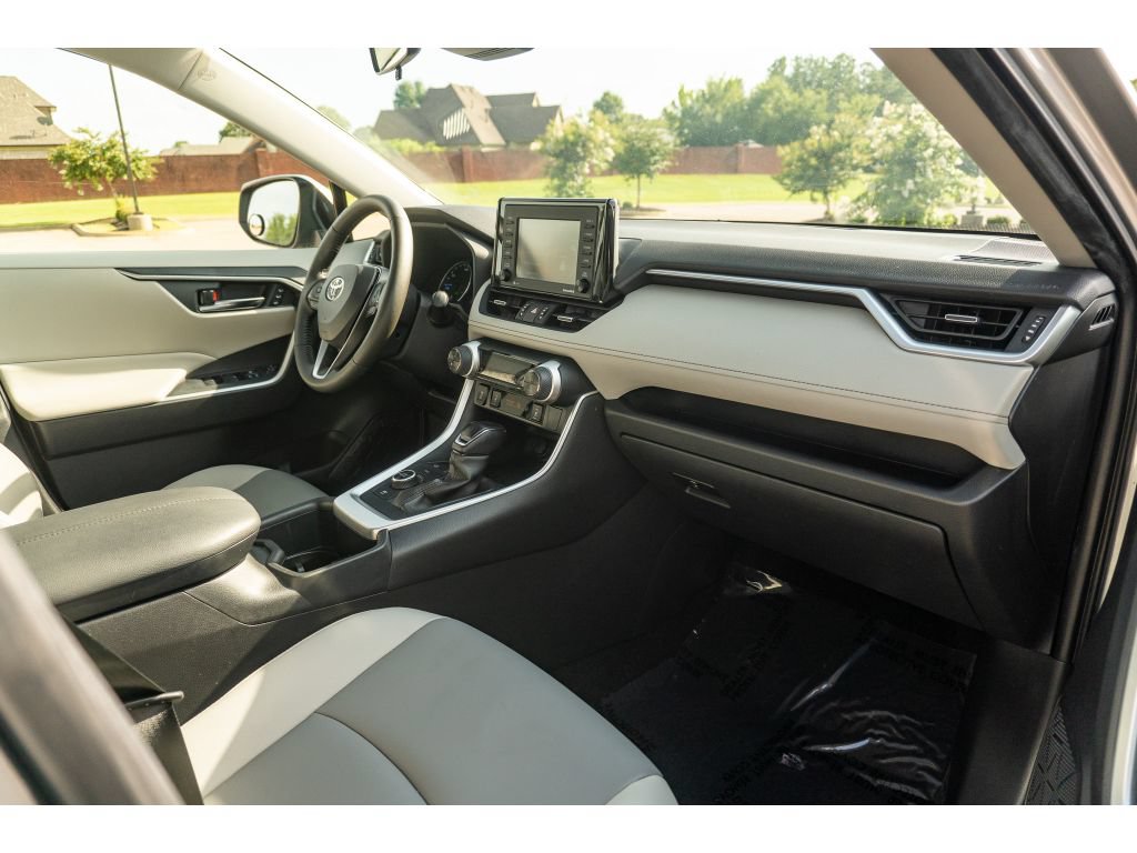 Used 2022 Toyota RAV4 XLE Premium AWD/4WD image 18