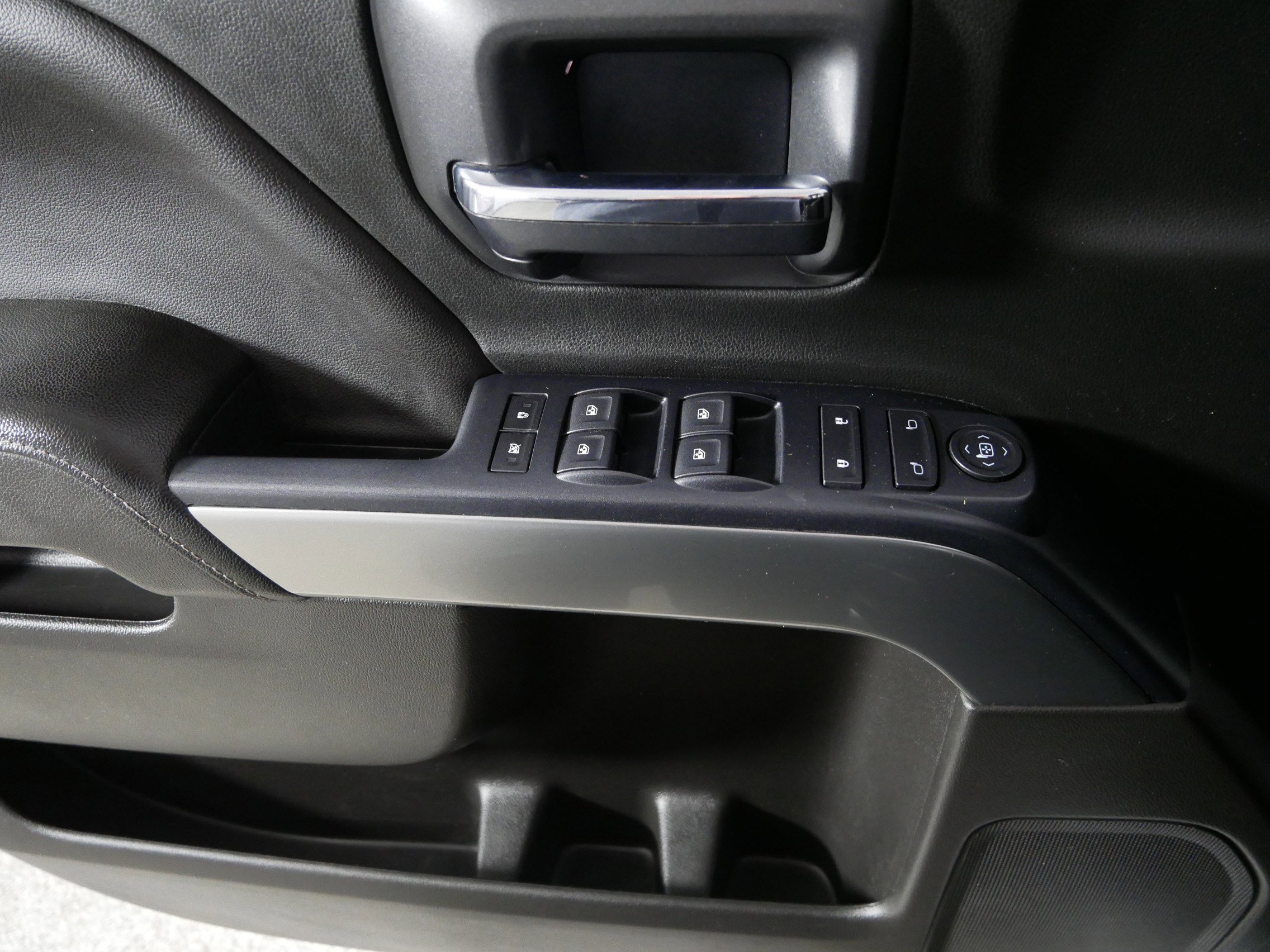 Used 2018 Chevrolet Silverado 1500 LT image 19